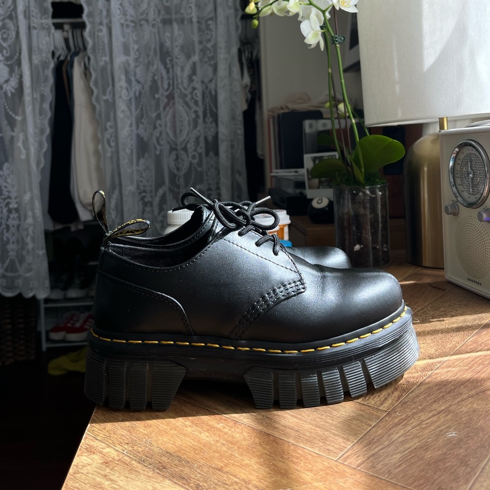 Dr. Martens Audrick Platform Lace-Up
Shoes size US 8 L